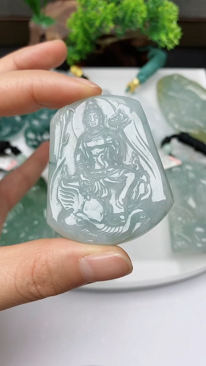 【闪购商品】翡翠颈饰未镶嵌         