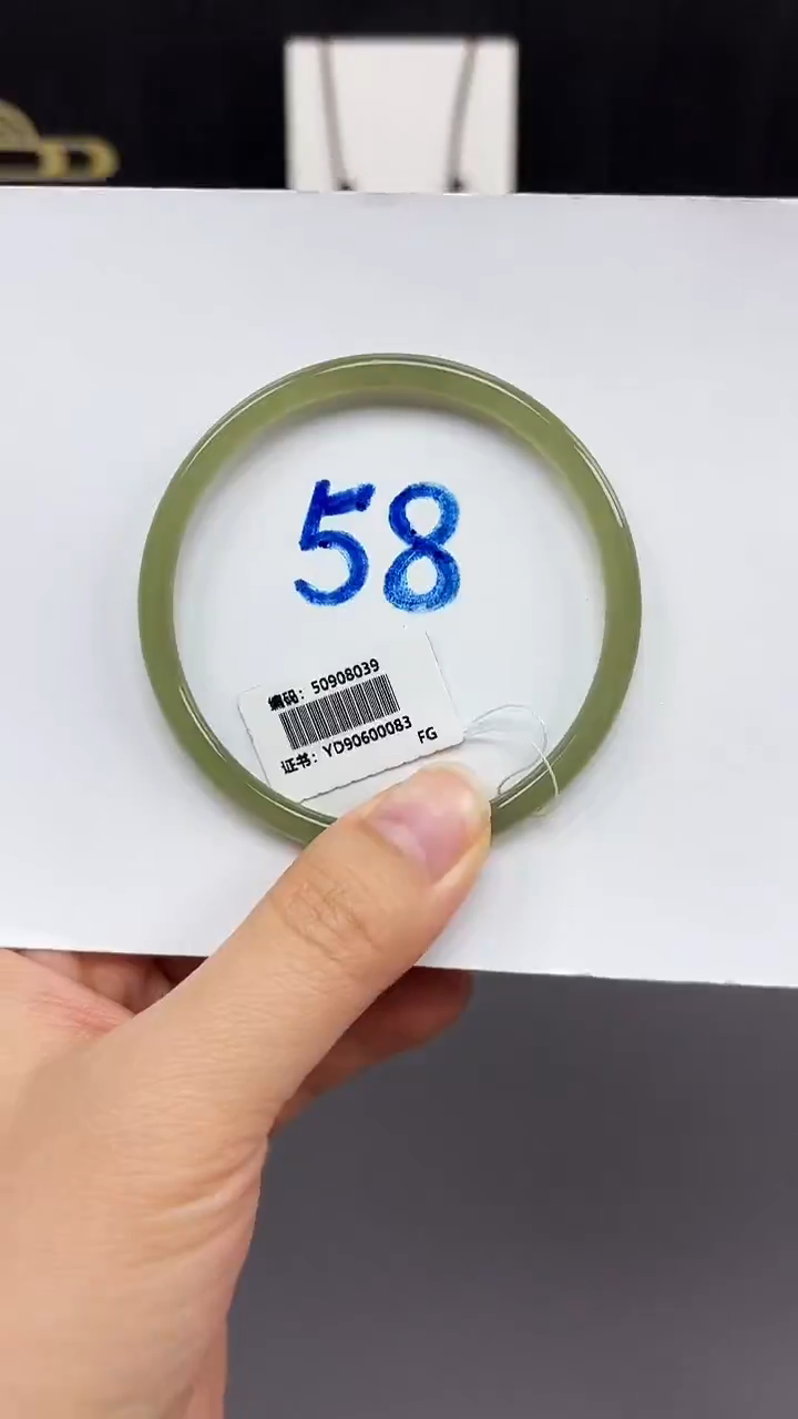 未镶嵌手镯和田玉8039