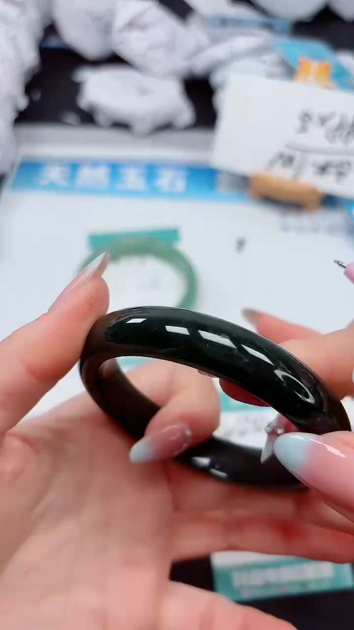 【闪购商品】和田玉手镯未镶嵌420