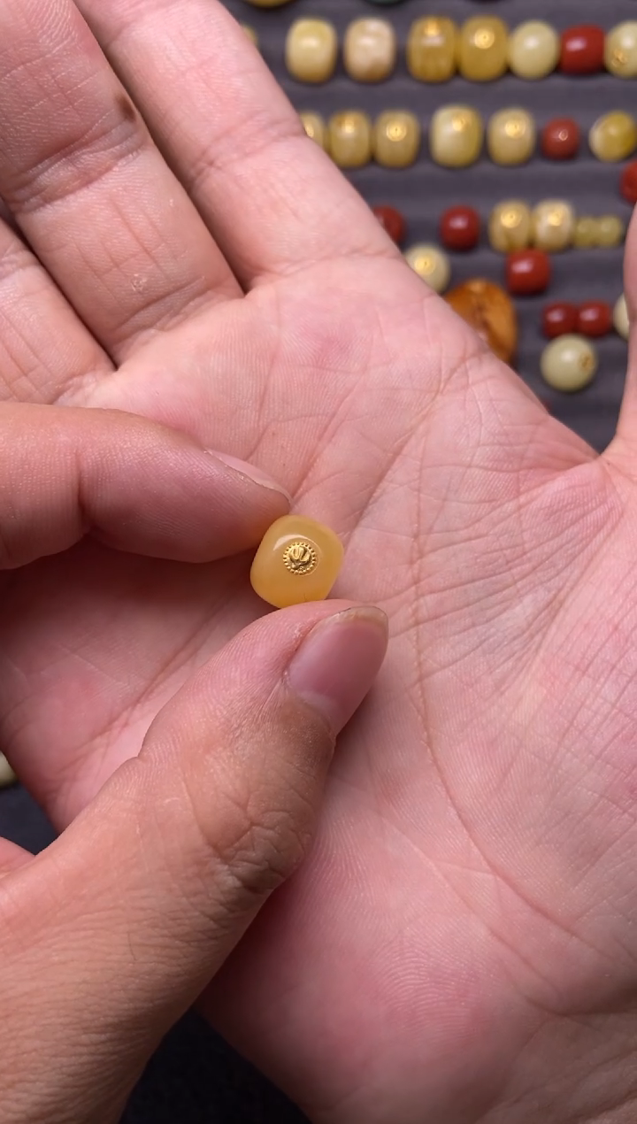 【闪购商品】足金镶嵌蜜蜡珠宝奇石11mm