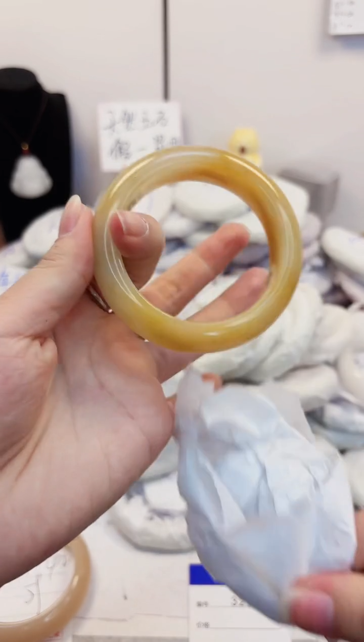 【闪购商品】石英质玉手镯未镶嵌322