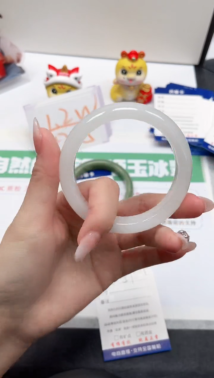 【闪购商品】石英质玉手镯未镶嵌249-58