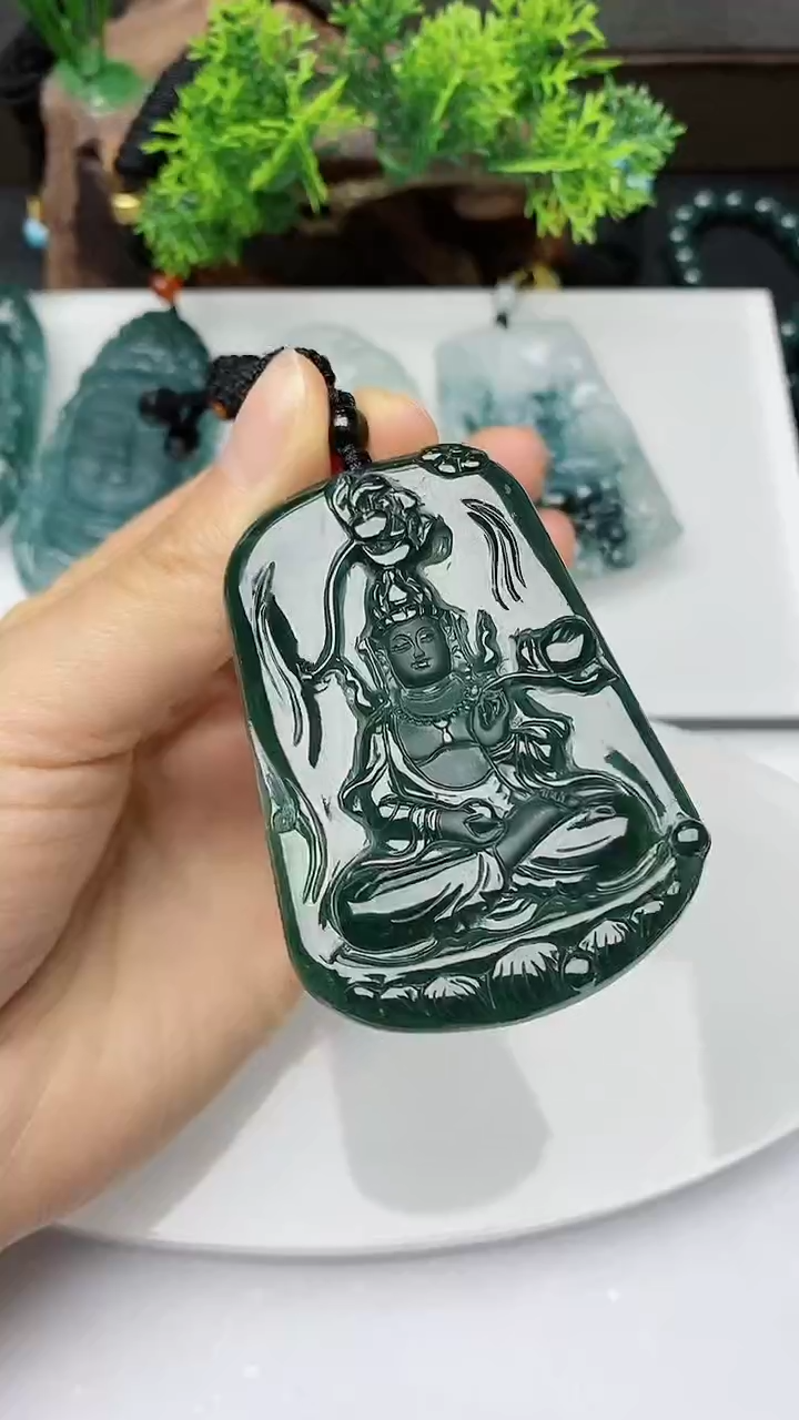 【闪购商品】翡翠颈饰未镶嵌          