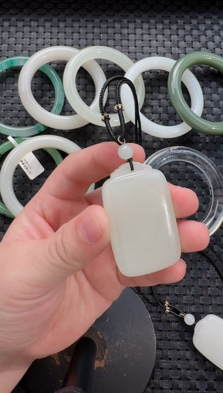 颈饰未镶嵌和田玉无事牌