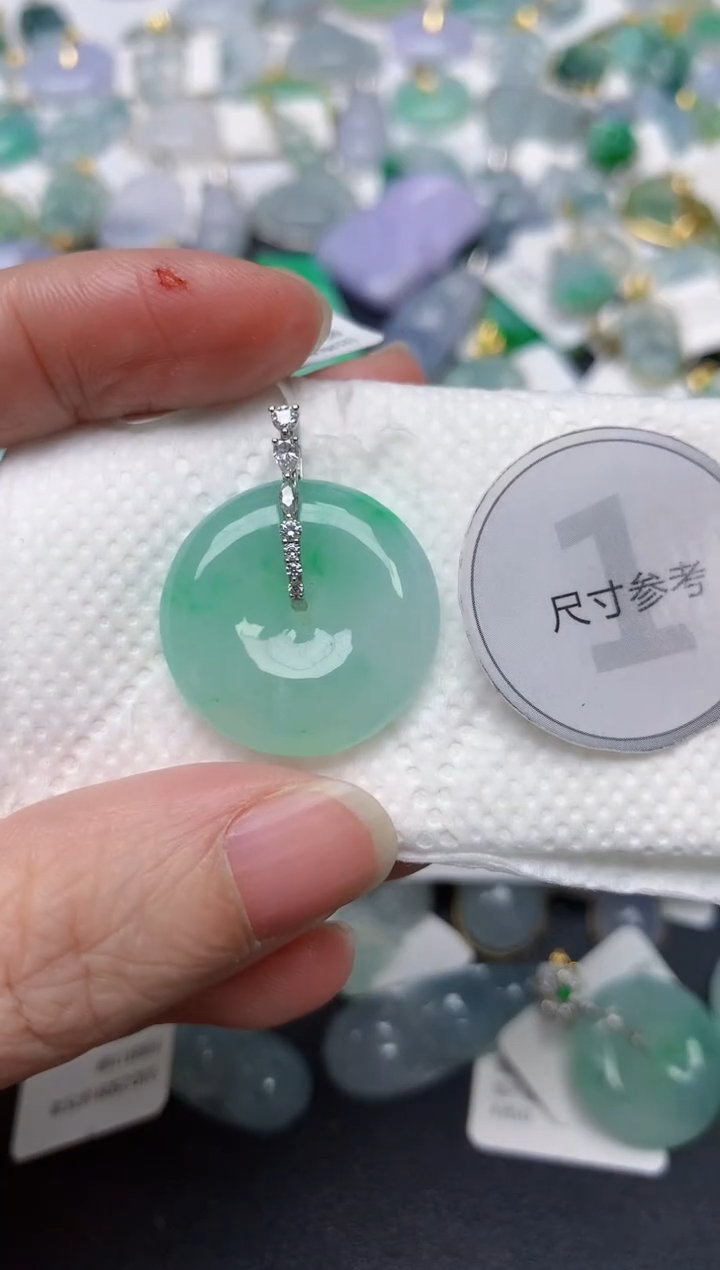 颈饰18K金镶嵌翡翠天然缅甸A货翡翠