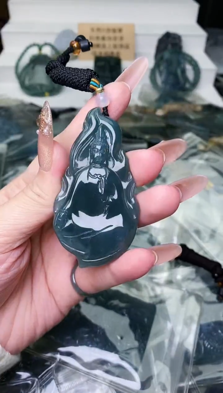 颈饰未镶嵌翡翠 