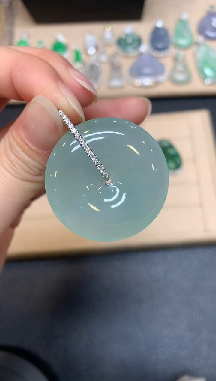 【闪购商品】翡翠颈饰18K金镶嵌平安扣【无服务费