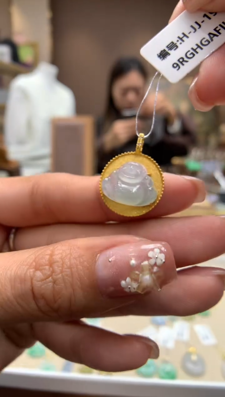 【闪购商品】翡翠颈饰18K金镶嵌佛