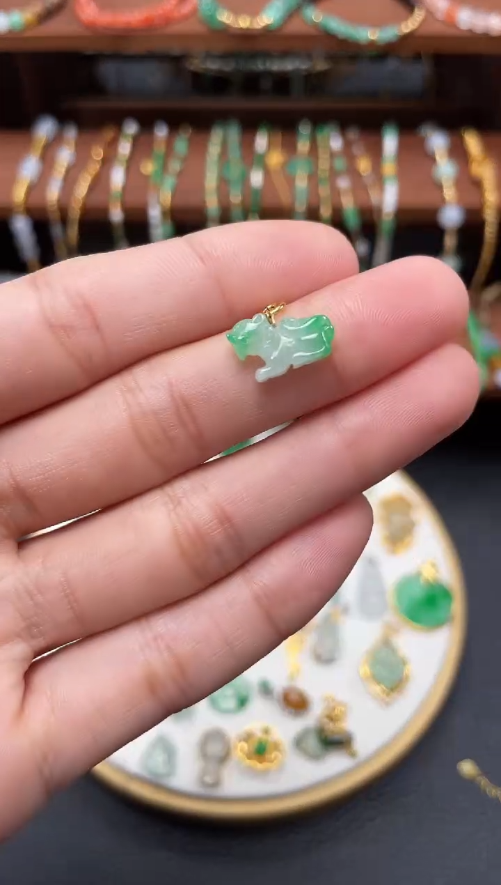 【闪购商品】翡翠吊坠(不含链)18K金镶嵌一个   JK153