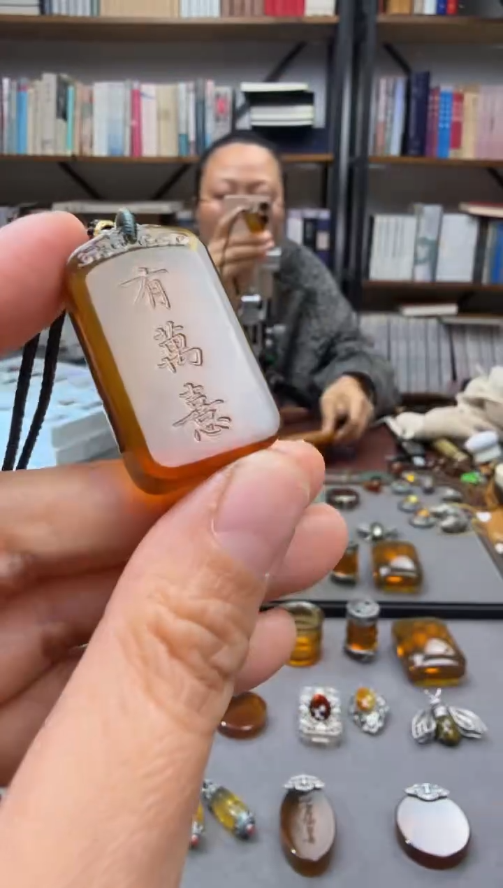 【闪购商品】琥珀颈饰未镶嵌有万喜