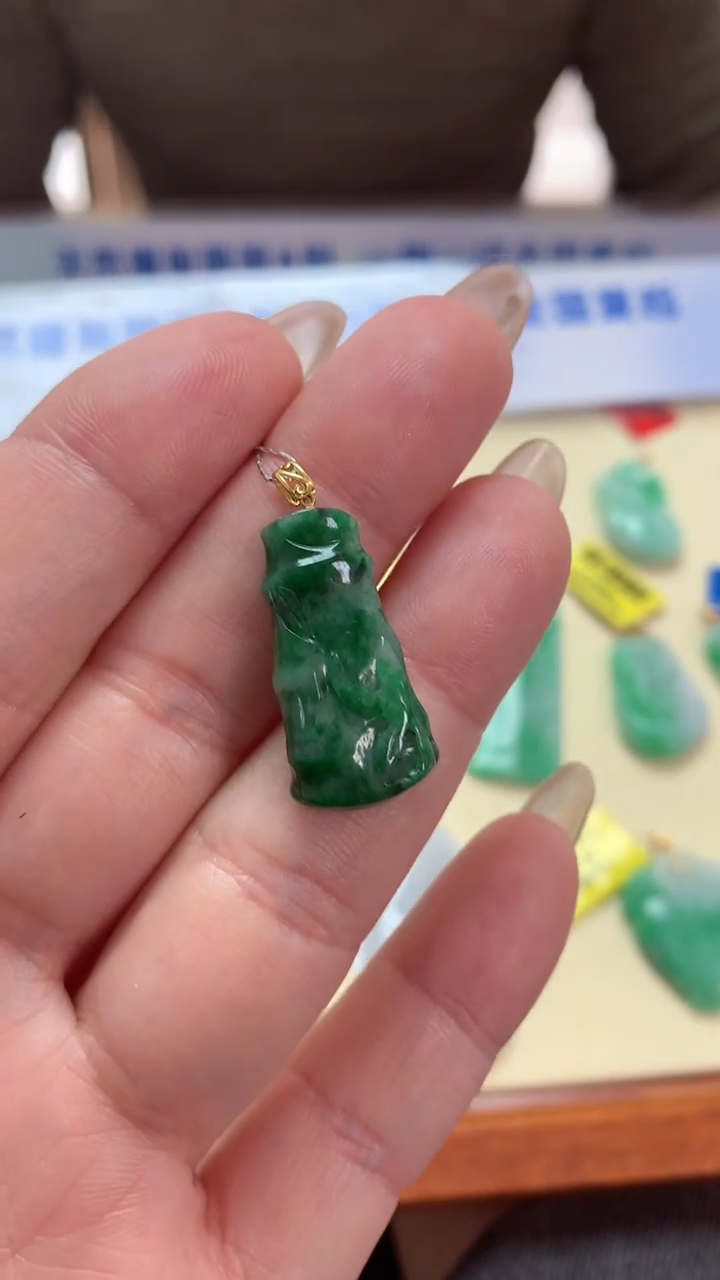 【闪购商品】翡翠吊坠(不含链)18K金镶嵌挂件