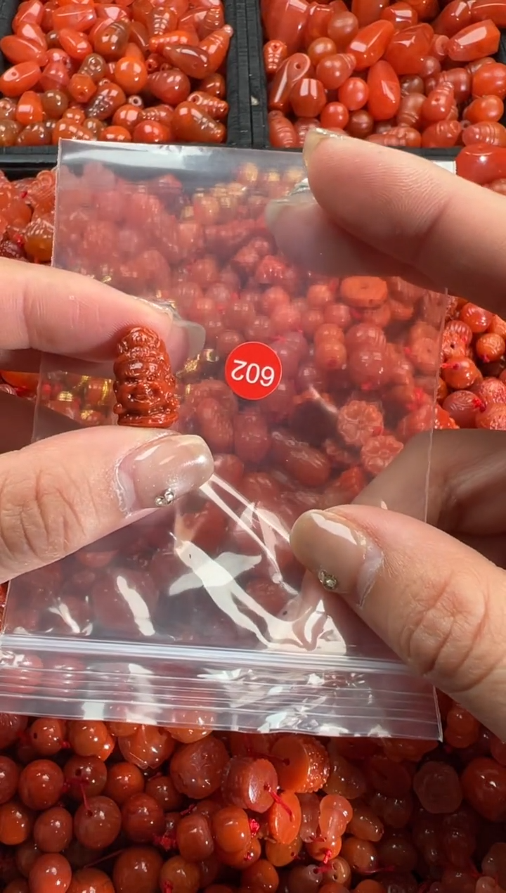 【闪购商品】南红玛瑙颈饰未镶嵌1