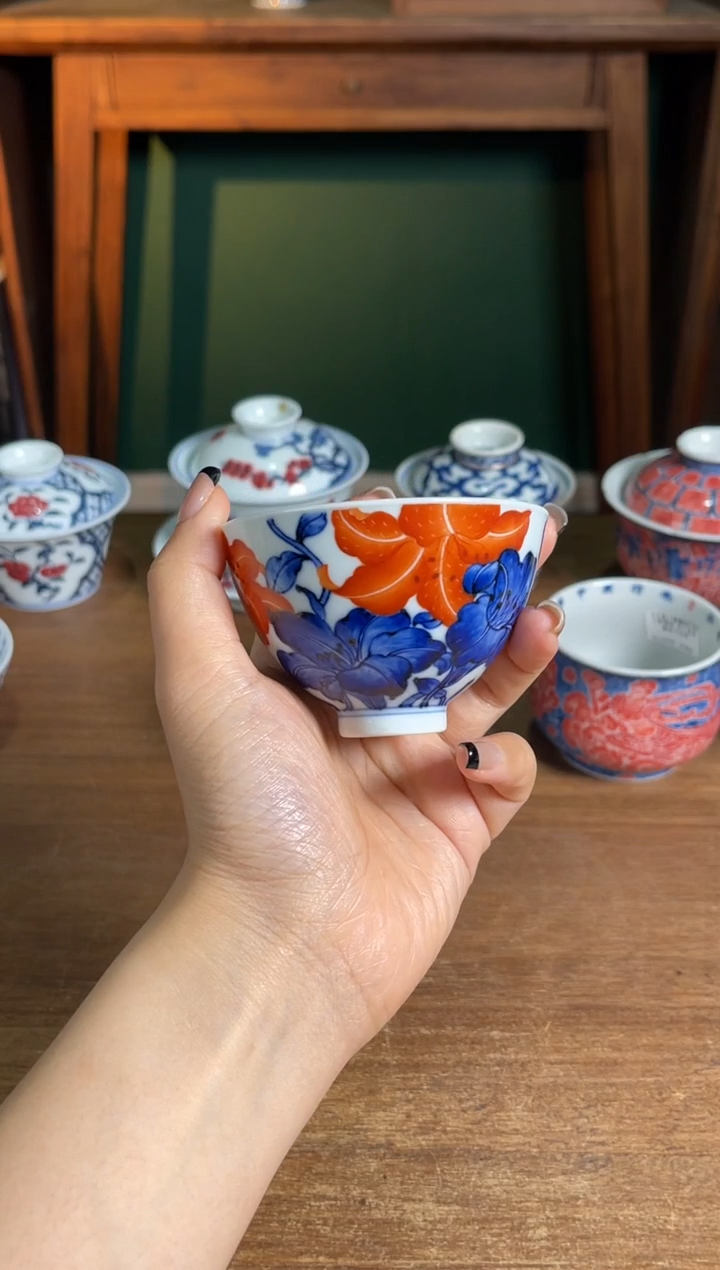 阳春白雪 | 青花矾红百合花鸡心杯 