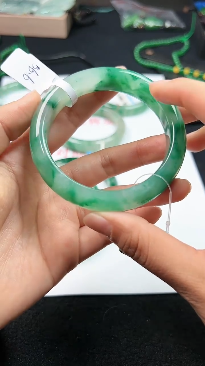 【闪购商品】石英质玉手镯未镶嵌天然珠宝手镯多样性发一