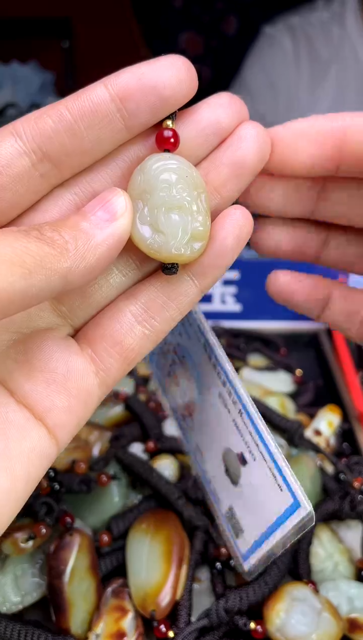 和田玉未镶嵌颈饰1