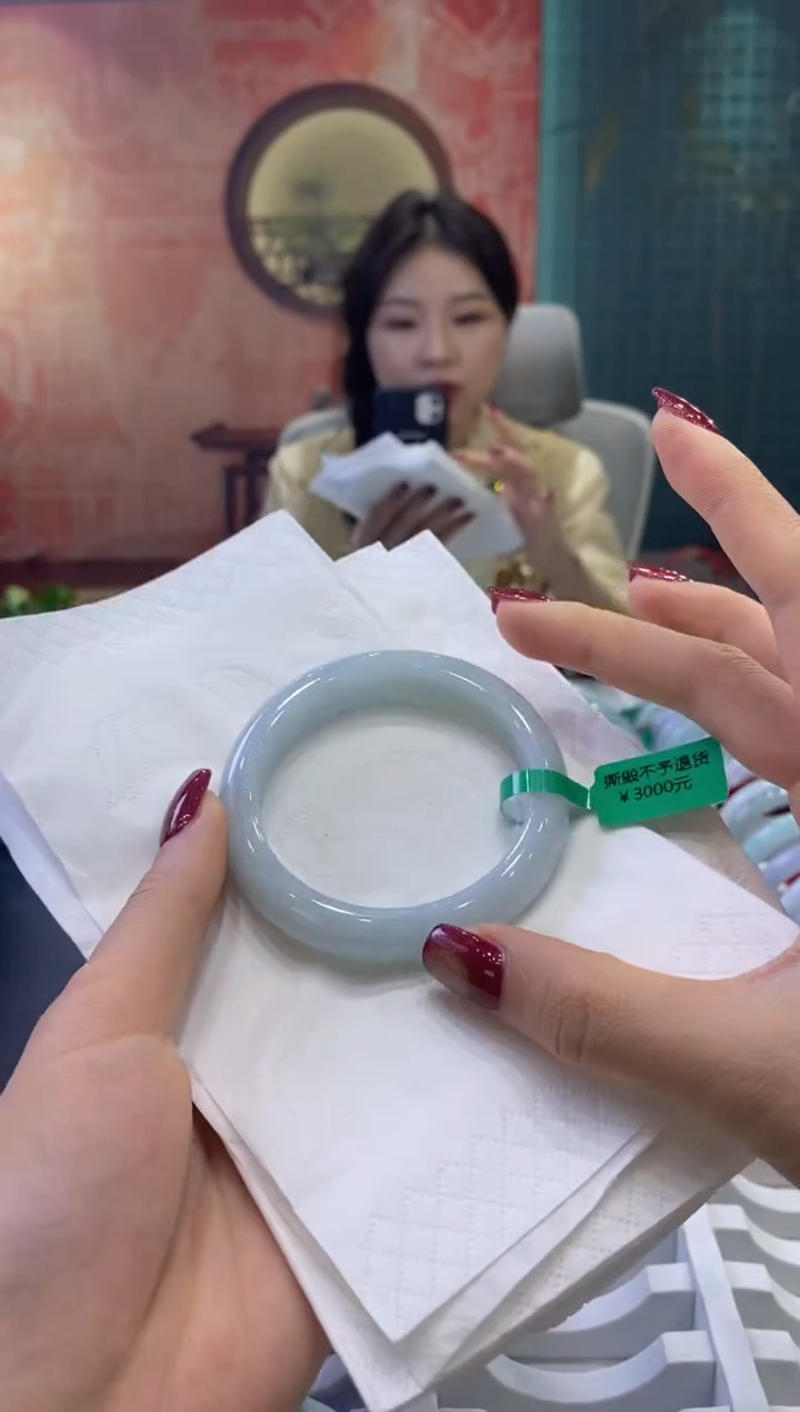 【闪购商品】翡翠手镯未镶嵌多人06186