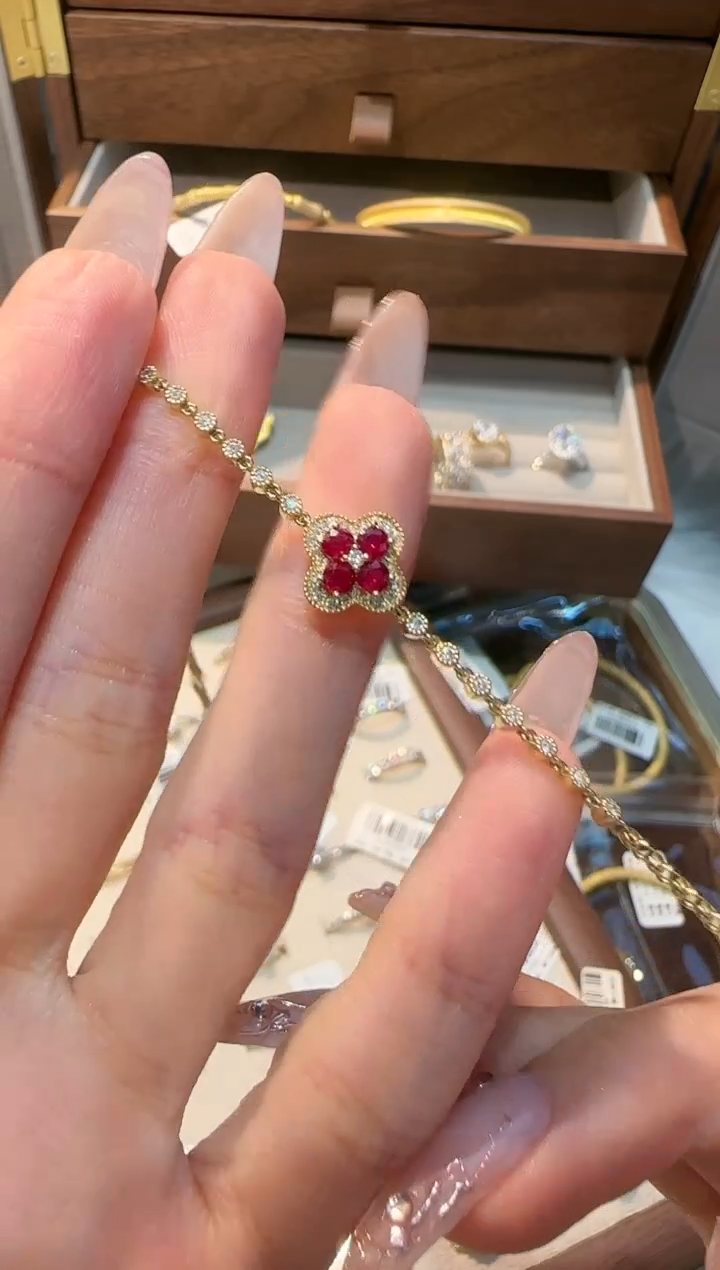 【闪购商品】红宝石手链18K金镶嵌红宝四叶草手链