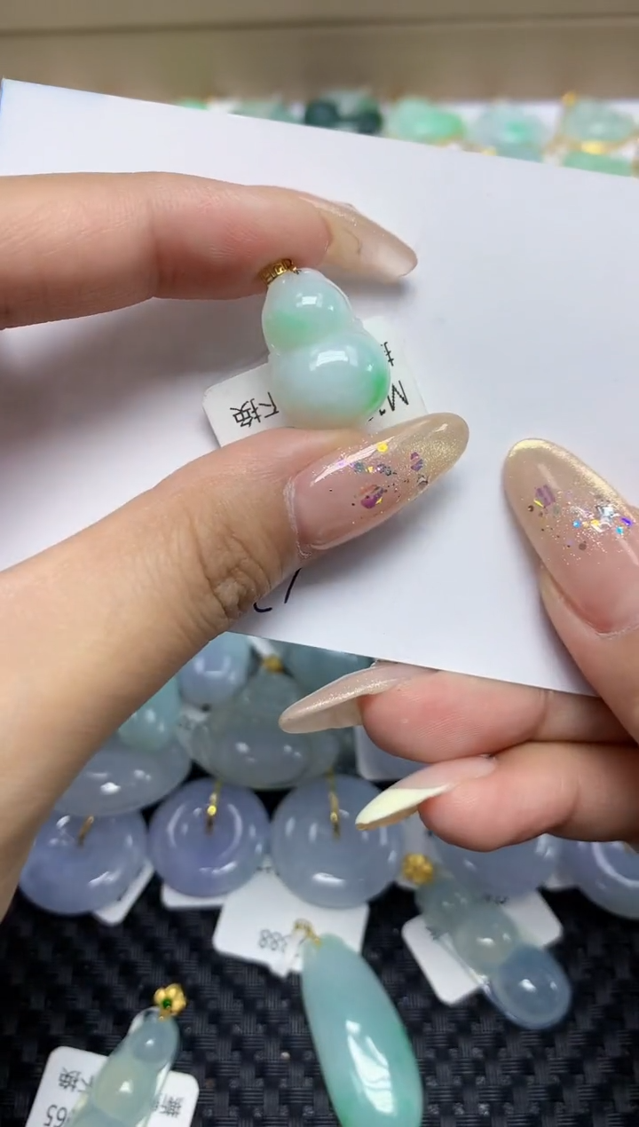 翡翠挂件18K金镶嵌天然翡翠A货