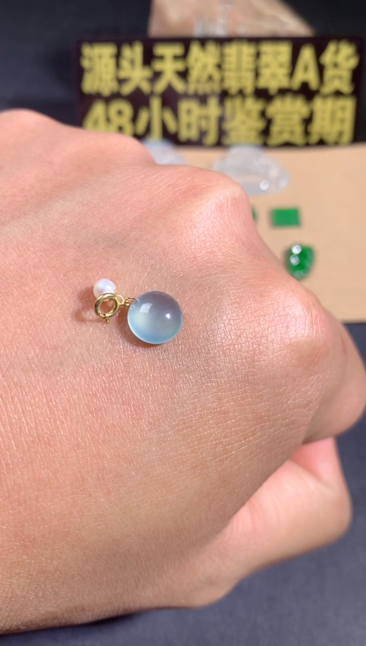 翡翠18K金镶嵌颈饰吊坠