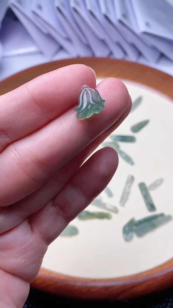 【闪购商品】翡翠挂件未镶嵌玫瑰花