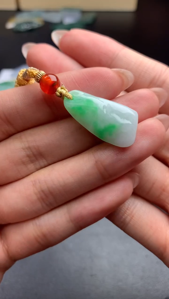 【闪购商品】翡翠吊坠(不含链)未镶嵌净货