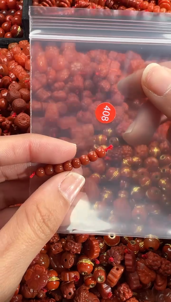 南红玛瑙未镶嵌颈饰1