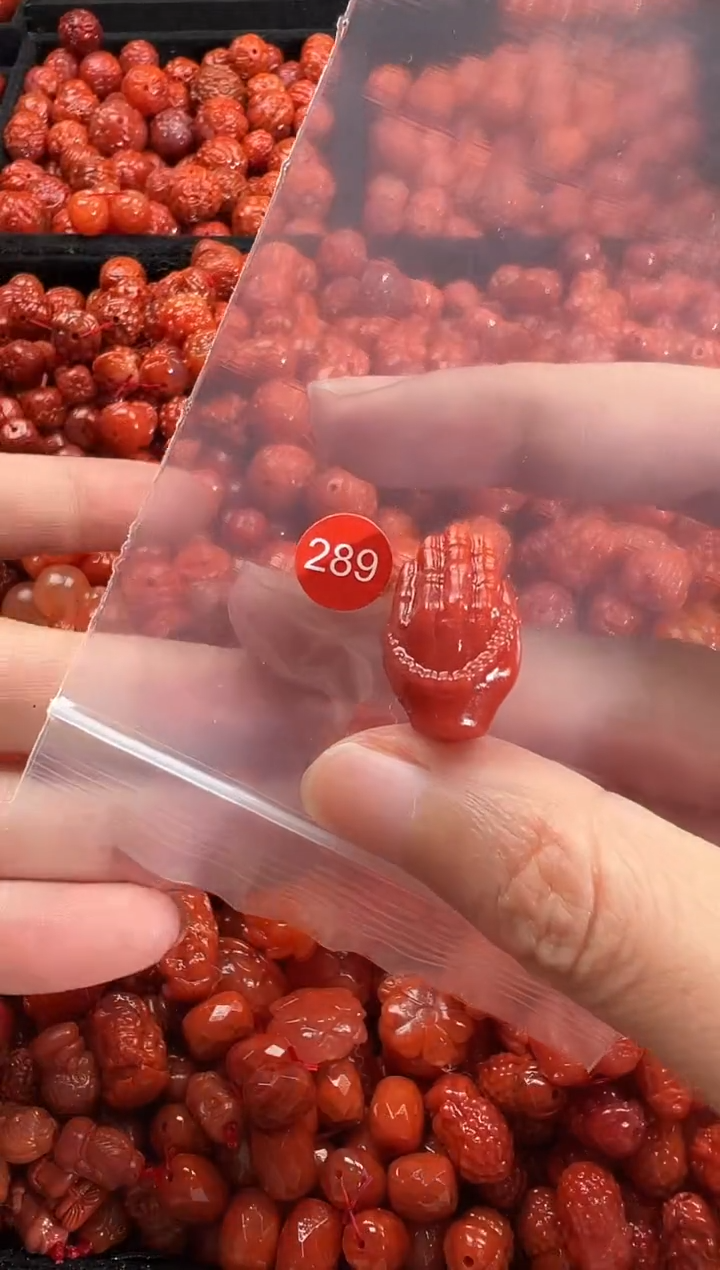 颈饰未镶嵌南红玛瑙1