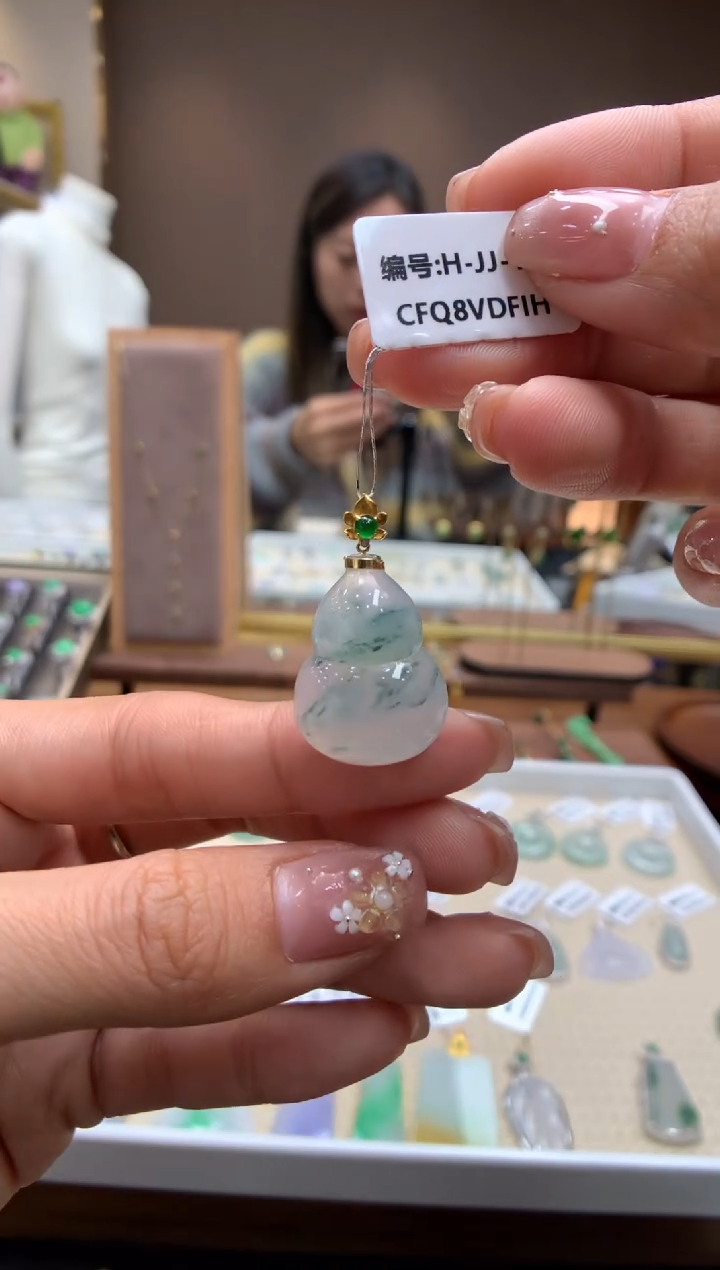 【闪购商品】翡翠颈饰18K金镶嵌葫芦