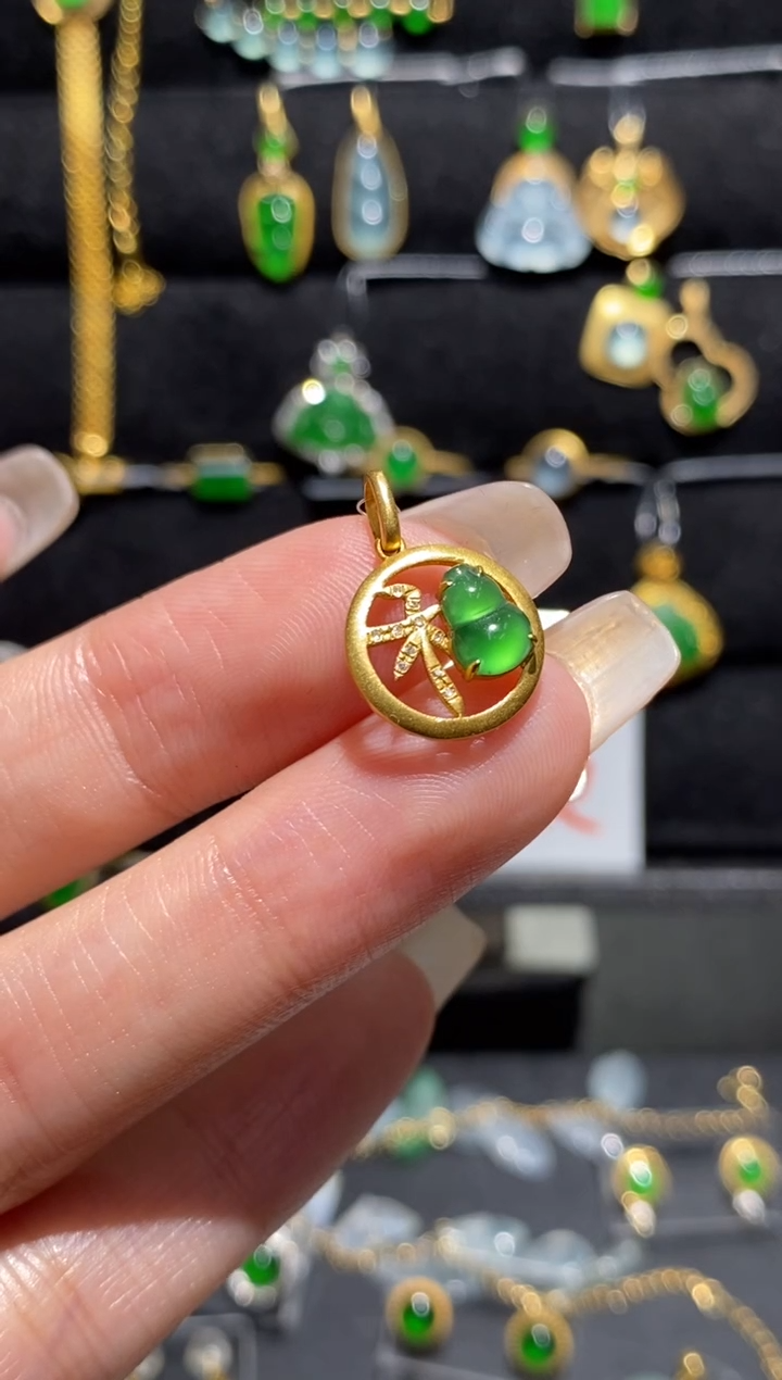 【闪购商品】翡翠颈饰18K金镶嵌吊坠