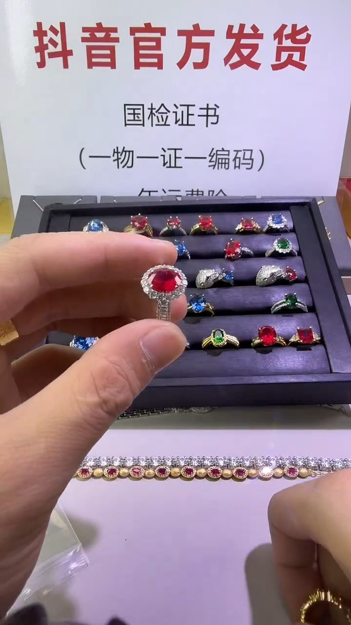 18K金镶嵌戒指红宝石210