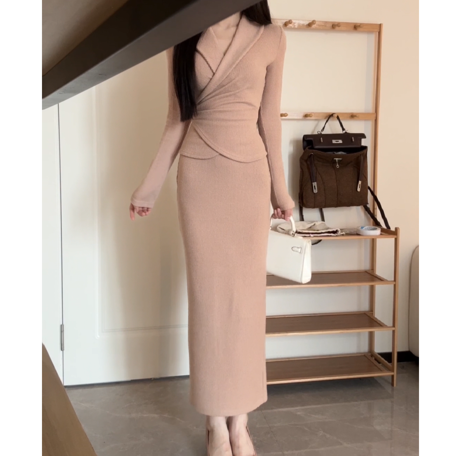 【香茶丽兹】冬季新款气质一片式V领上衣修身直筒裙两件套XY-294