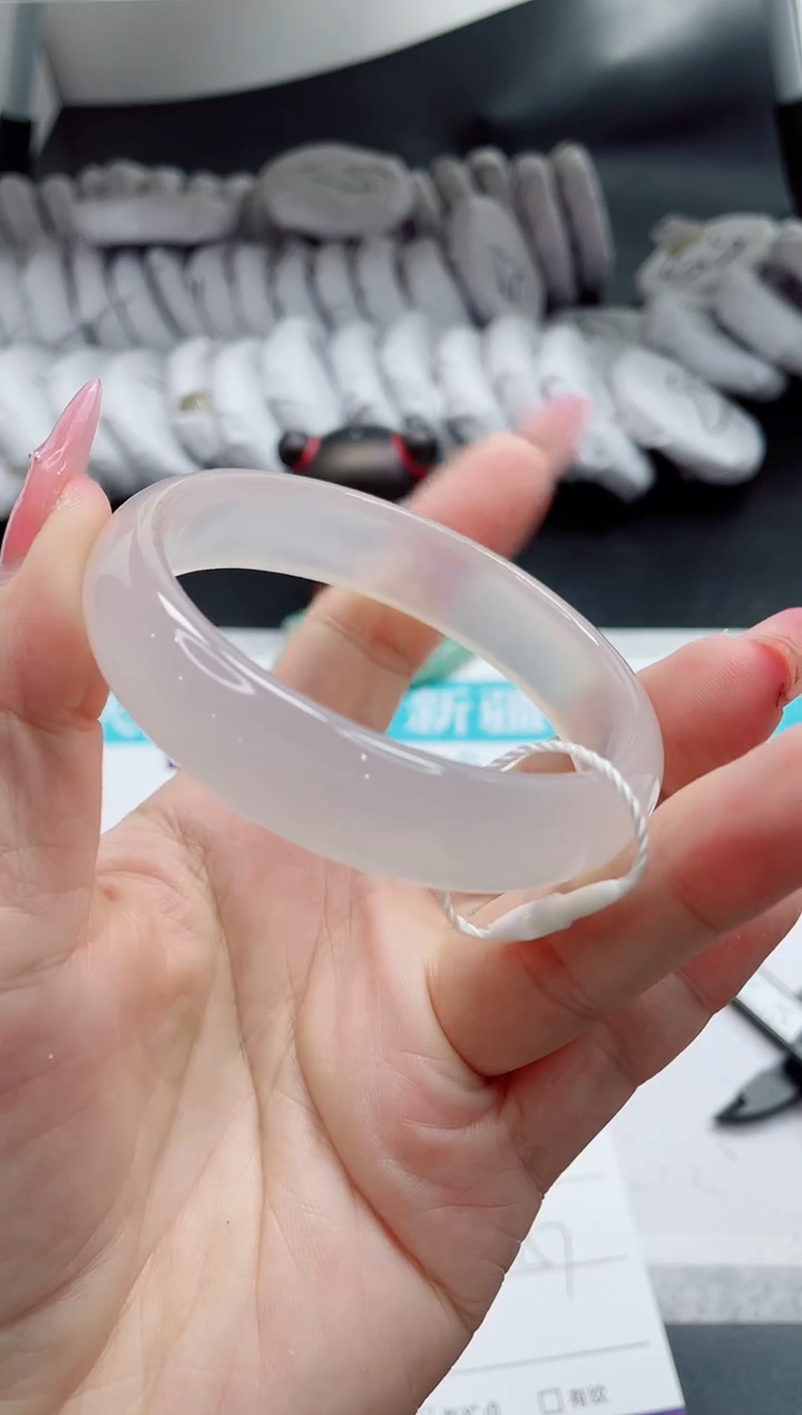 石英质玉未镶嵌手镯125