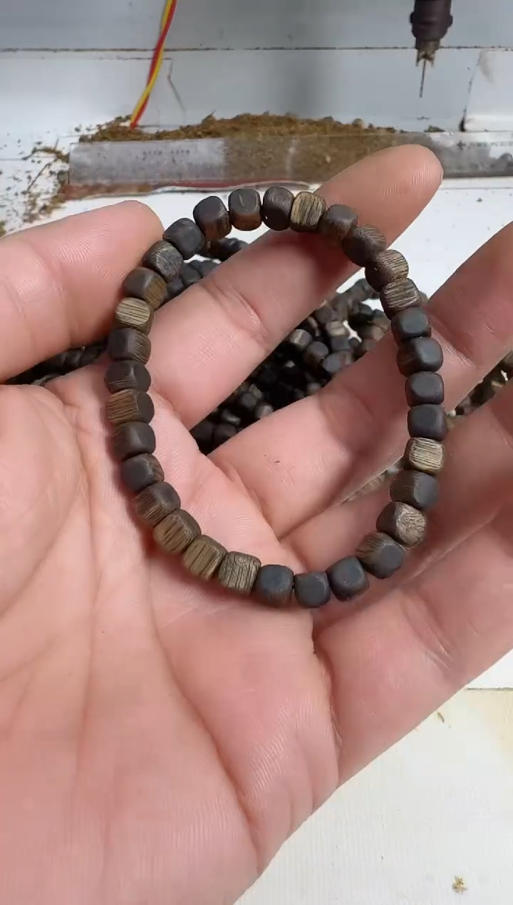 【闪购商品】手串沉香乌身0.6规格单圈4克方珠