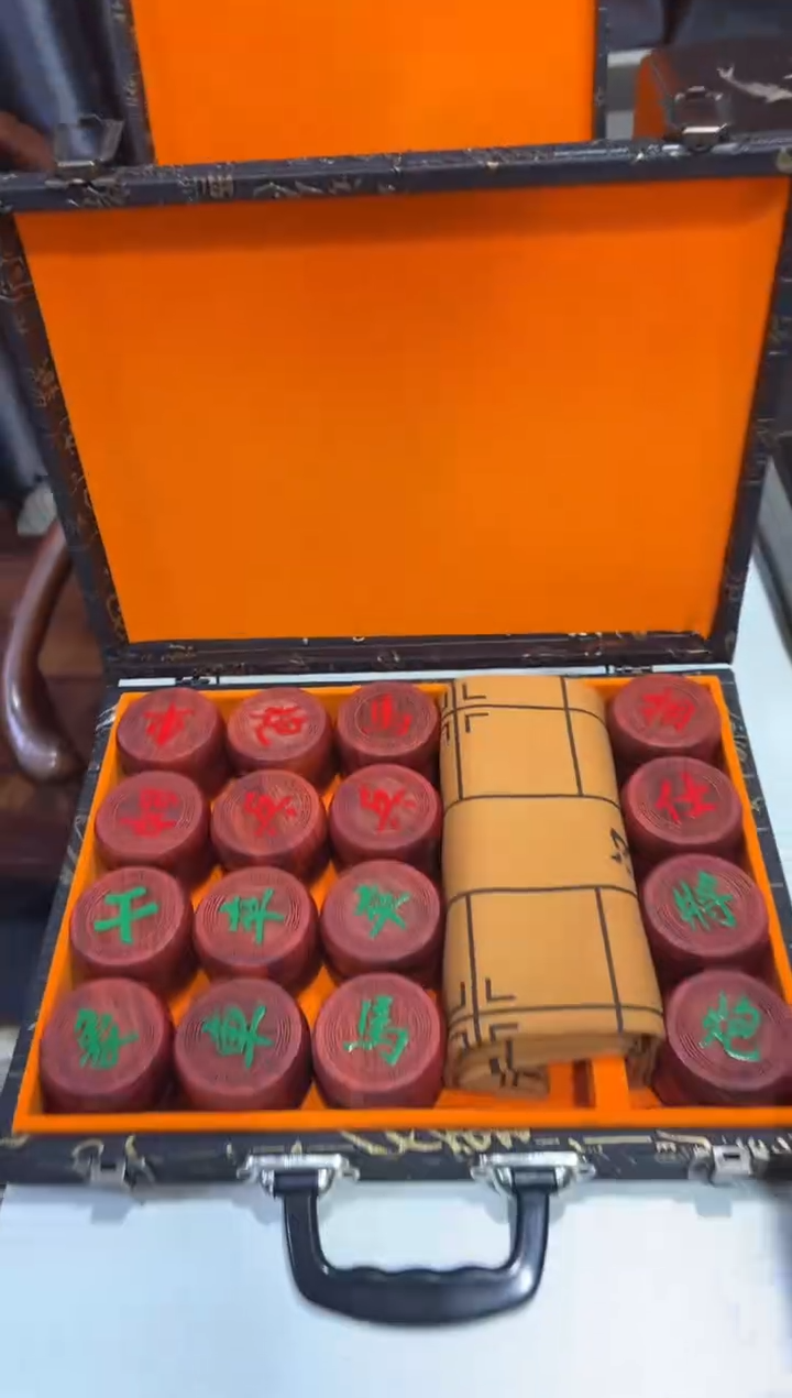 木木 邵氏紫檀雕刻象棋带棋谱烫金礼盒