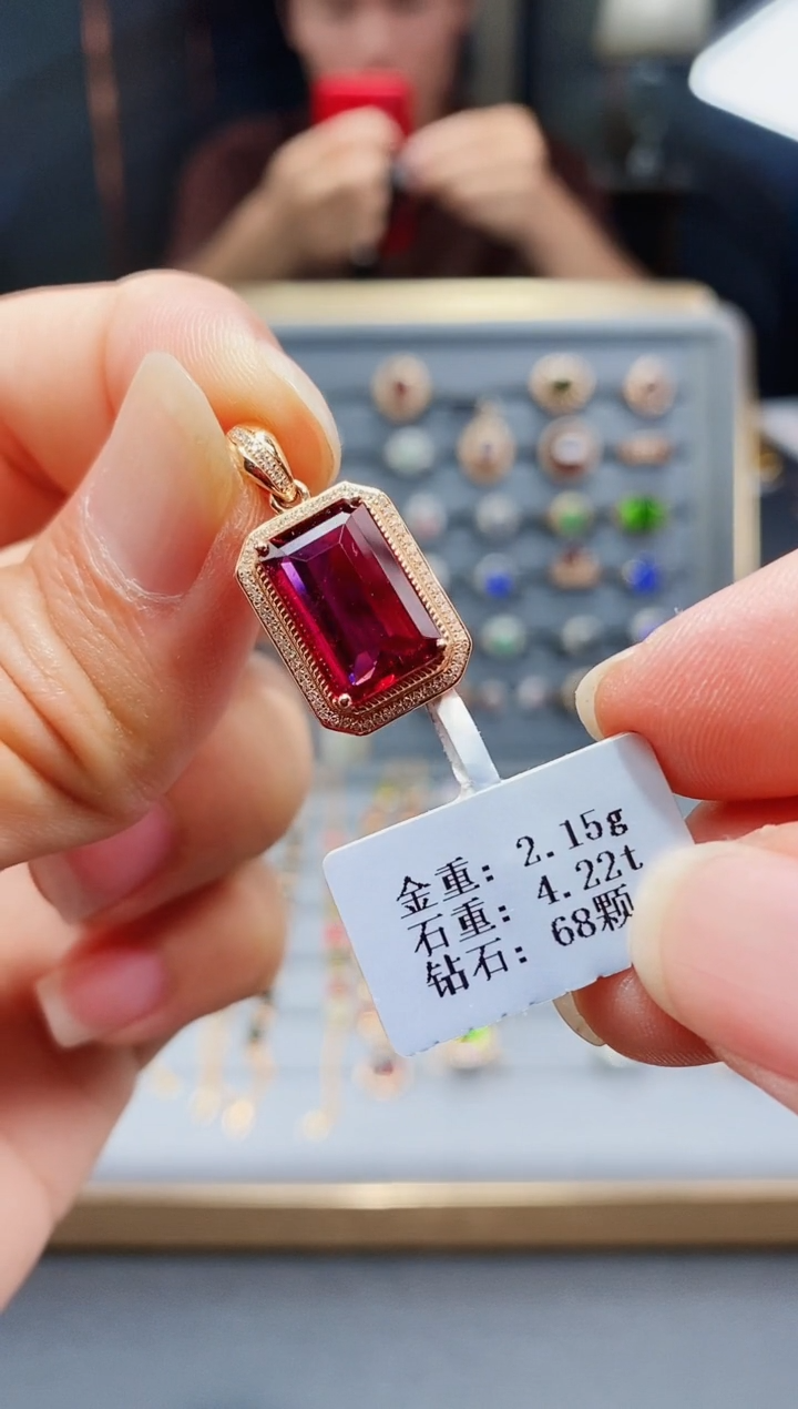 18K金镶嵌颈饰碧玺4.22.