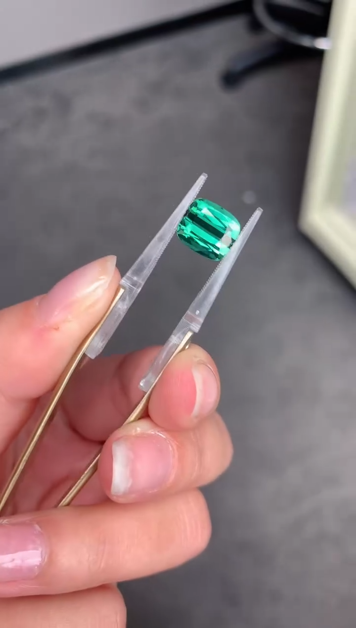 【闪购商品】碧玺裸石未镶嵌4.7ct 绿碧玺