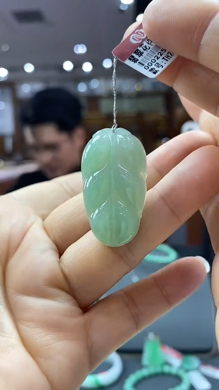 颈饰未镶嵌翡翠叶子