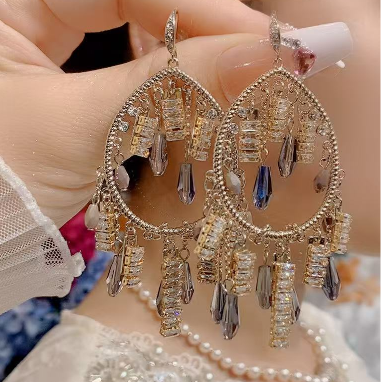 铜合金合成锆石耳饰 气质轻奢时尚百搭复古欧美个性重工m06