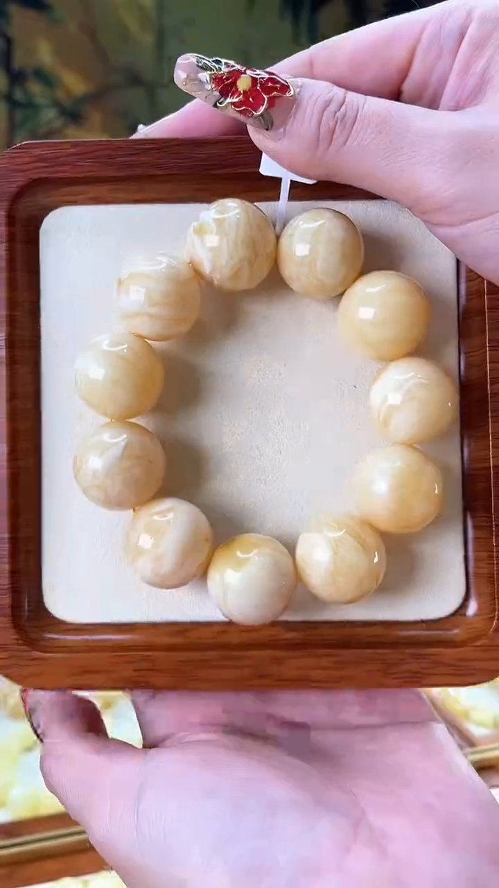 【闪购商品】蜜蜡裸石未镶嵌手串