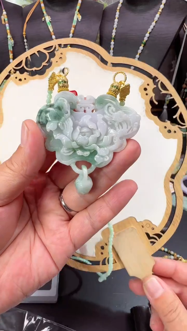 【闪购商品】翡翠颈饰未镶嵌牌子