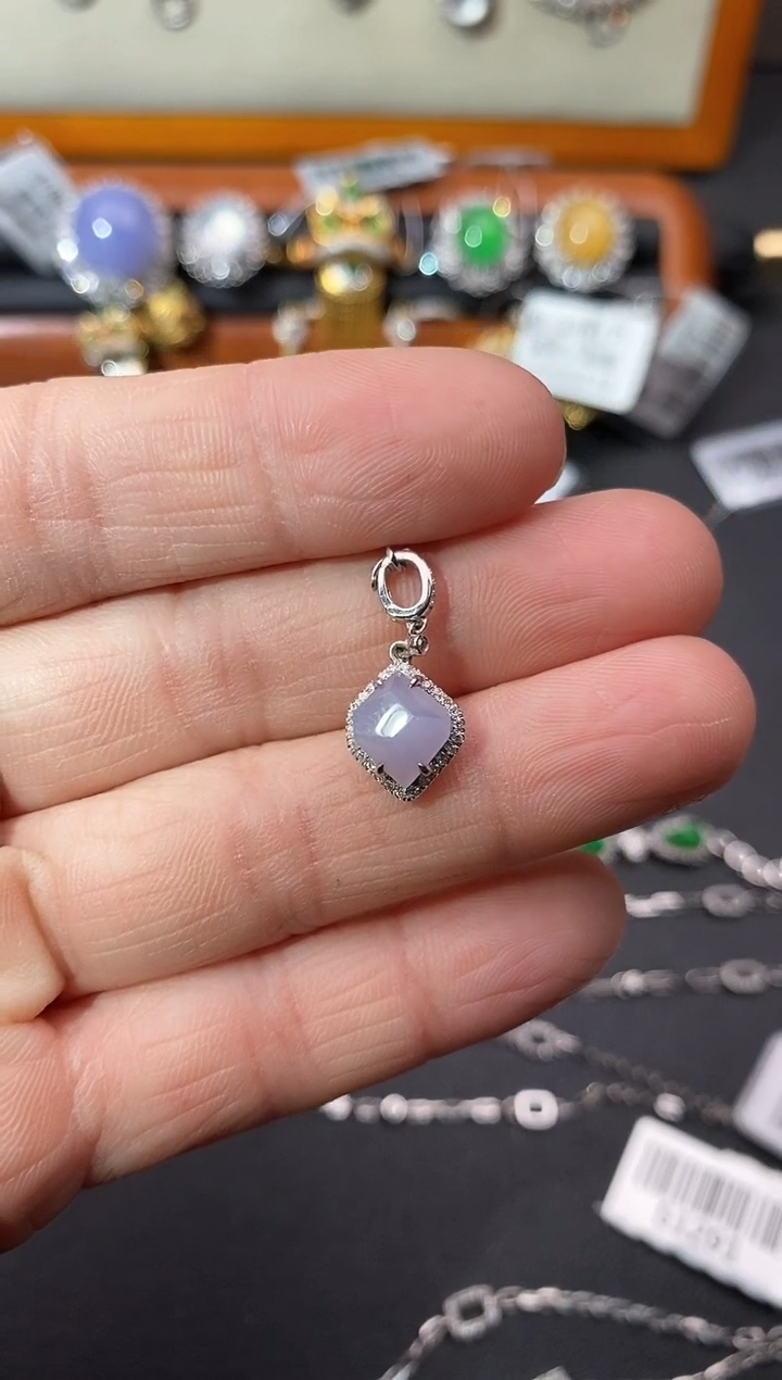 【闪购商品】翡翠吊坠(不含链)18K金镶嵌吊坠