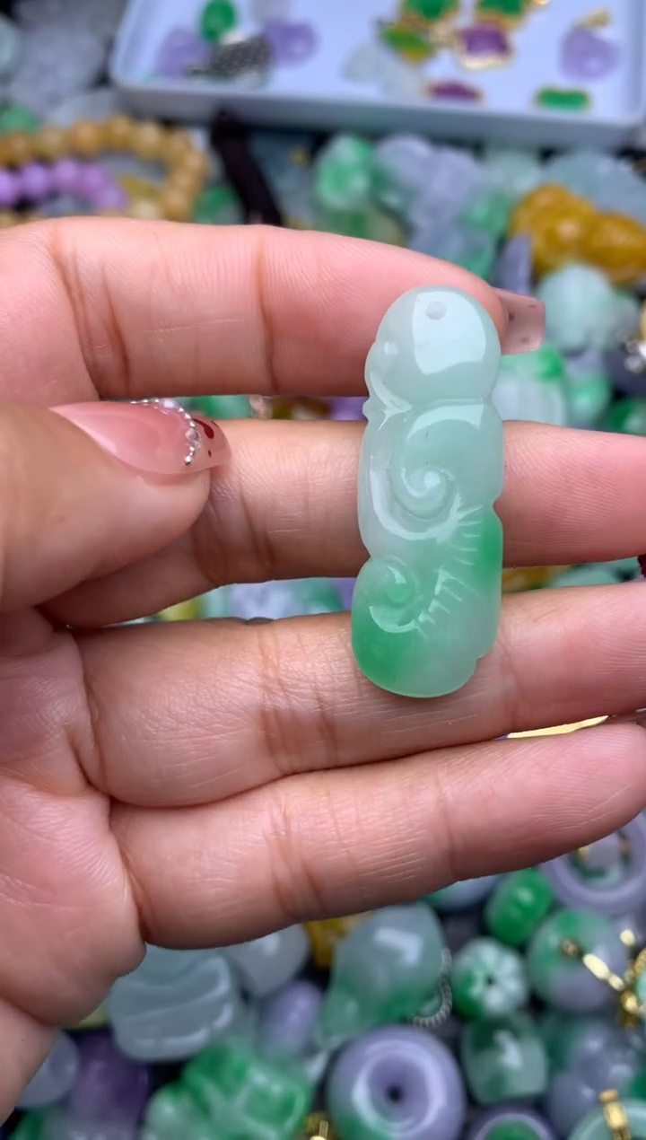 颈饰未镶嵌翡翠天然缅甸翡翠吊坠