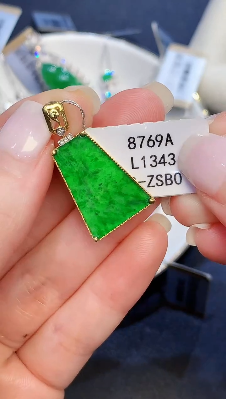 吊坠(不含链)18K金镶嵌翡翠L多样性发其一