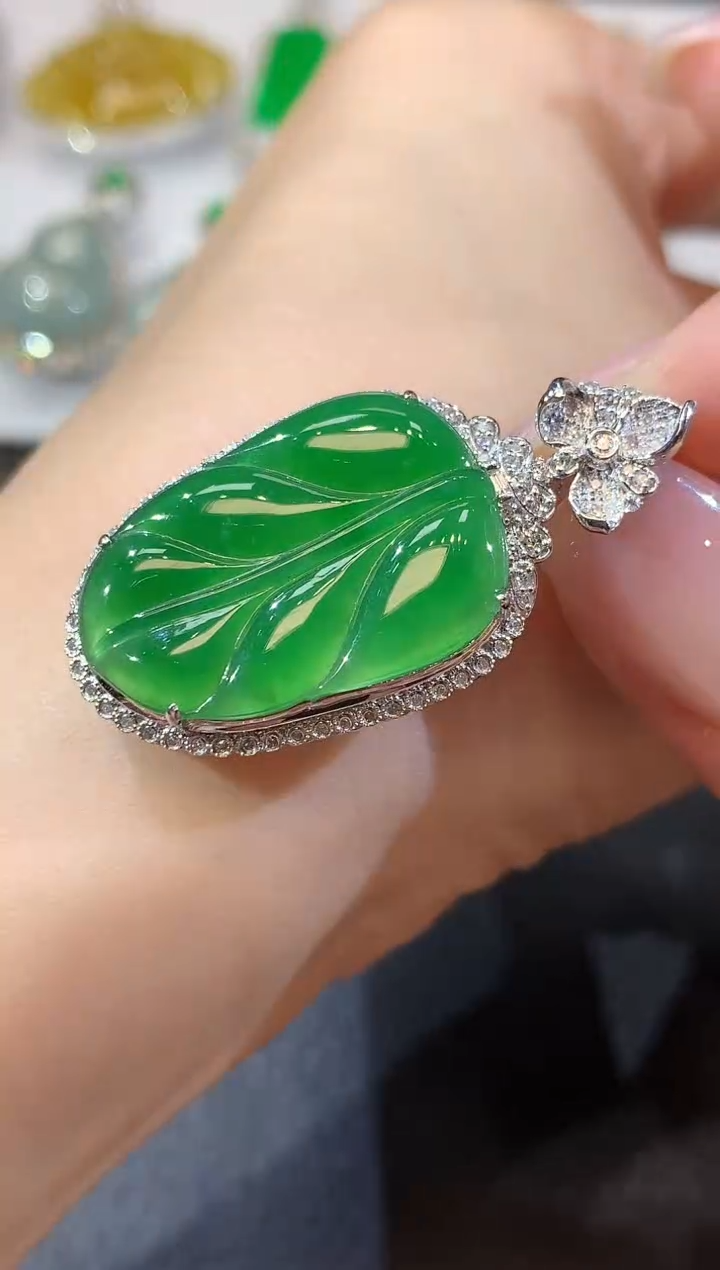 【闪购商品】翡翠18K金镶嵌吊坠(不含链)C64