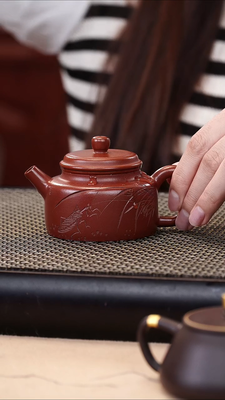 茶壶紫砂生砂朱泥精工兰花刻绘德钟120cc