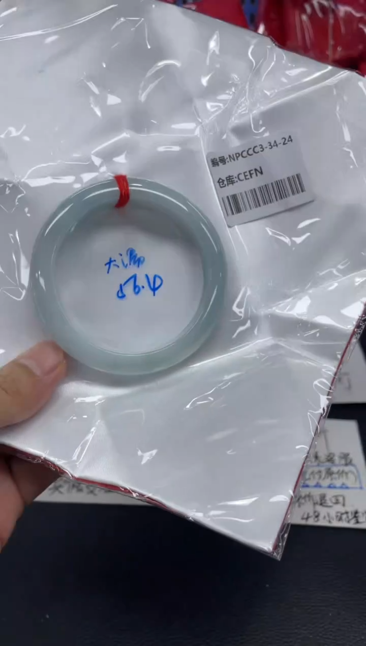 翡翠手镯未镶嵌翡翠手镯