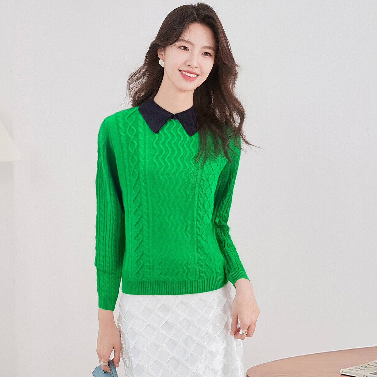 100%绵羊毛撞色翻领女式羊毛套衫25DAK1693