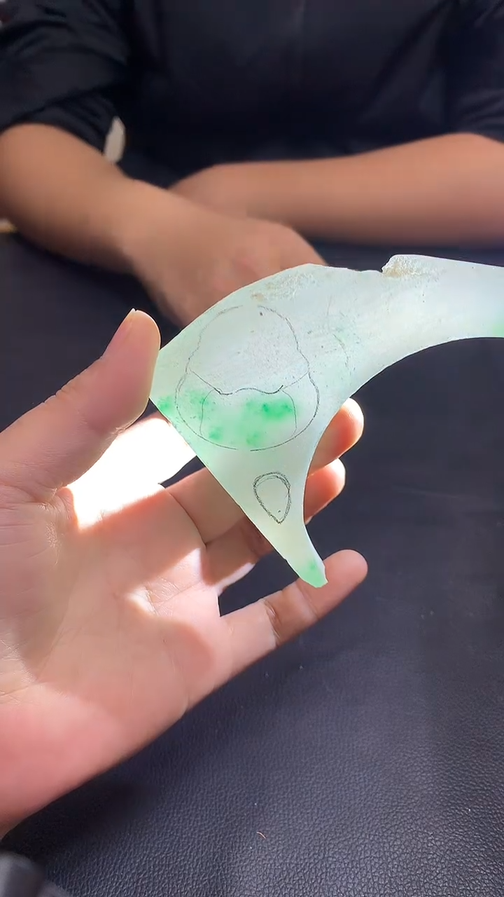 玉冰飘绿花边角毛胚