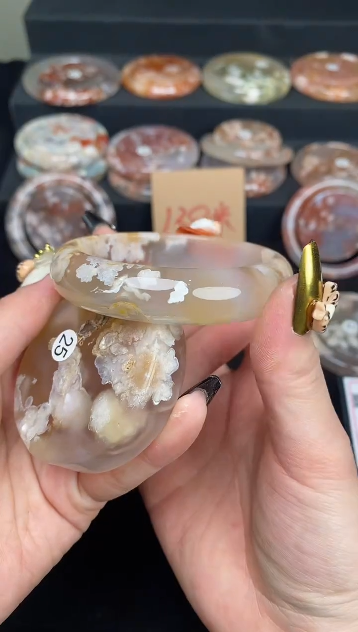 【闪购商品】石英质玉手镯（圆镯）未镶嵌59