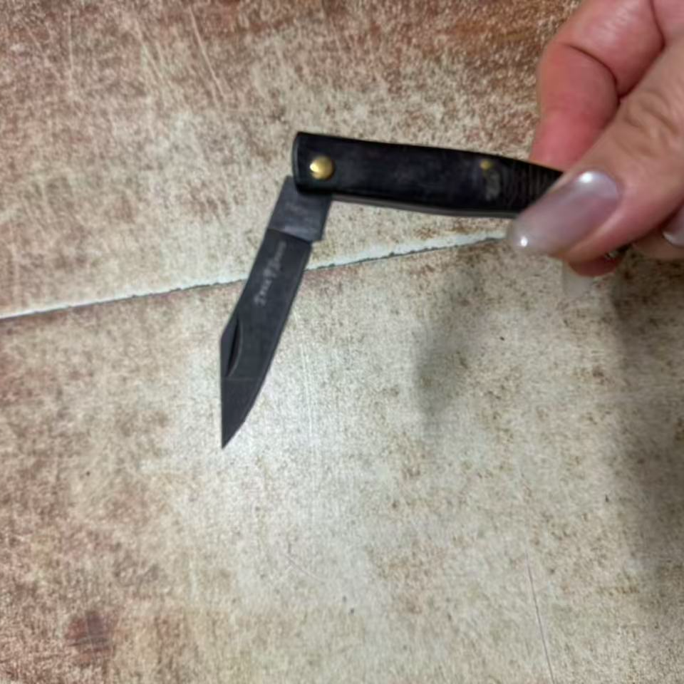 A户外登山野营用开路削砍树枝杂草用多功能工具刀小黑薄399